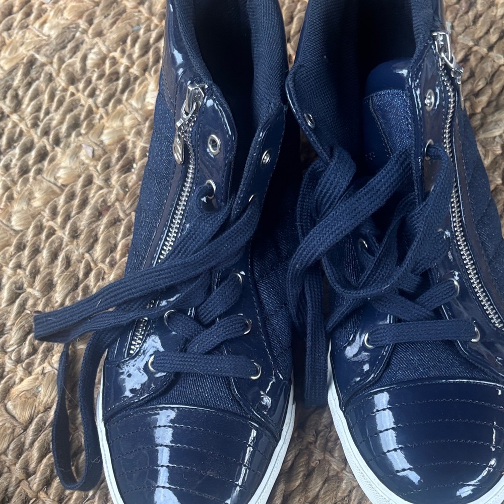 G by Guess Orily women's round toe  blue sneakers. - Picture 5 of 5